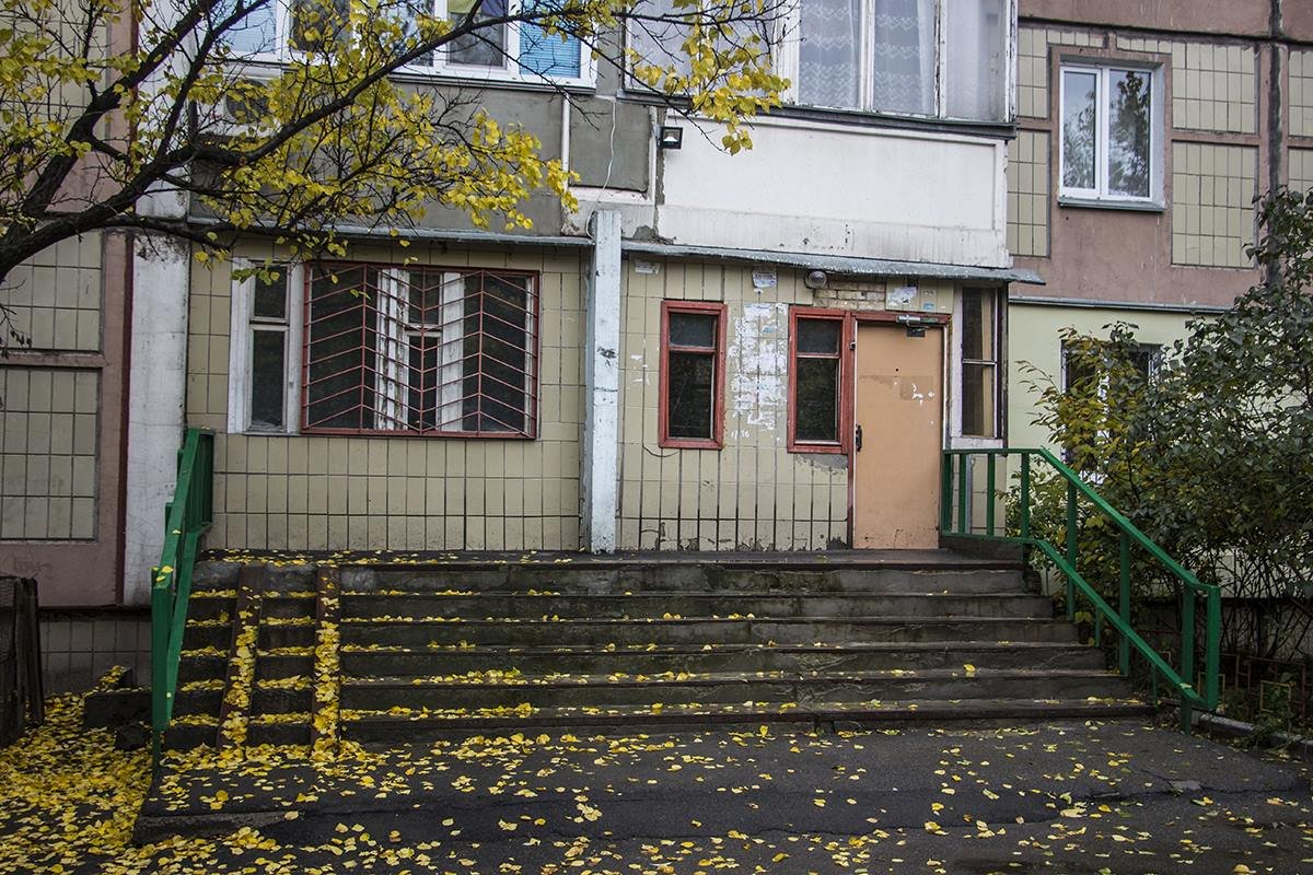 Парень умер возле дома №13 на улице Палладина