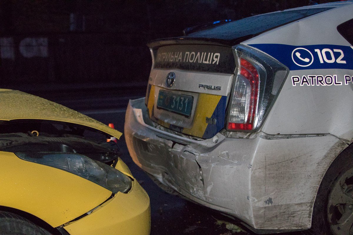 Оба авто значительно повреждены