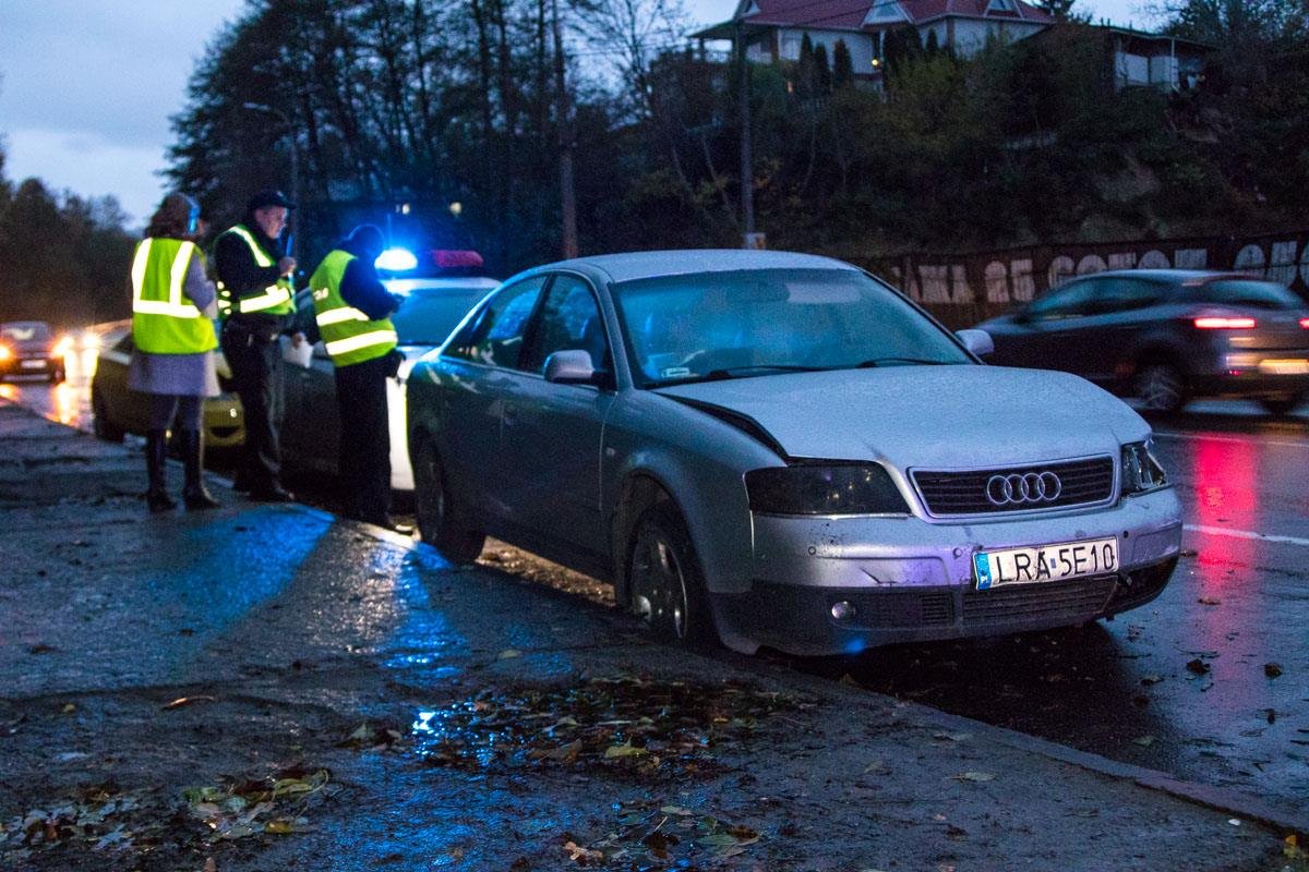 В ДТП, которое изначально оформляли патрульные, не поделили дорогу Audi и Daewoo Matiz