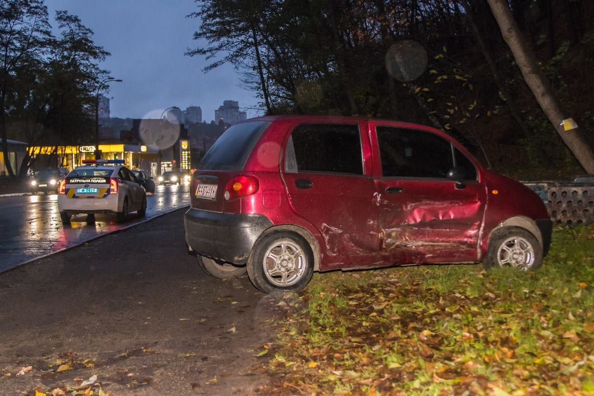 Daewoo Matiz вынесло на обочину