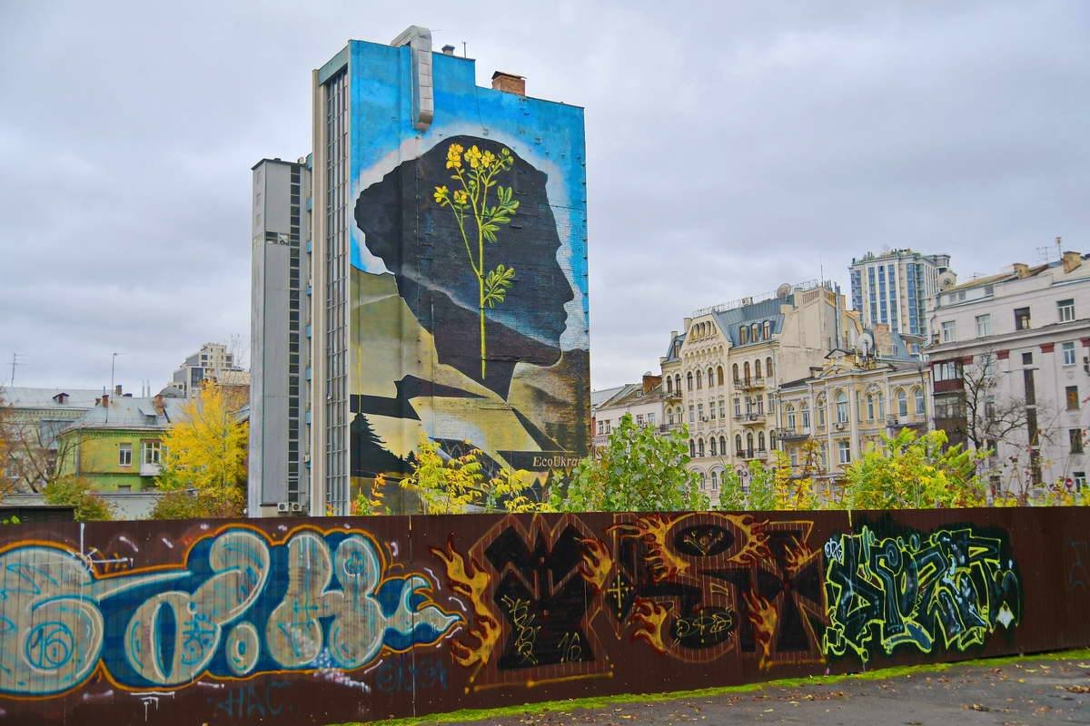 Почему выбрана данная композиция - пока неизвестно