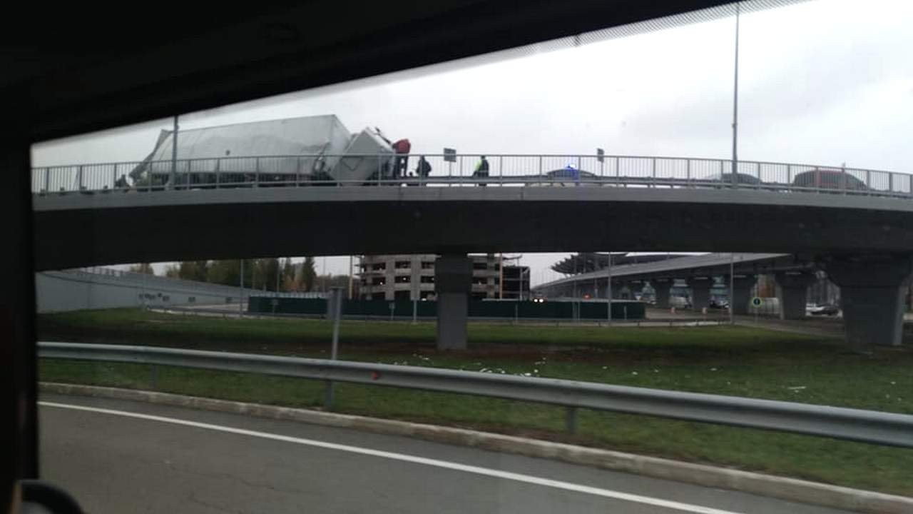 Перевернулся грузовик