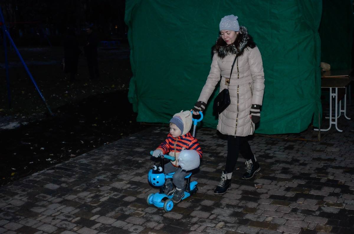 Мамочки довольны отремонтированными тротуарами