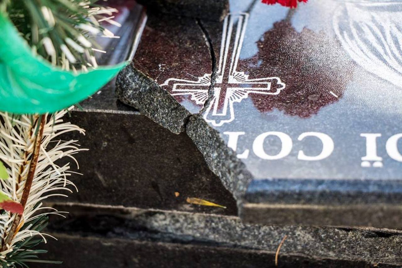 Мемориальная доска Владимиру Мельничуку