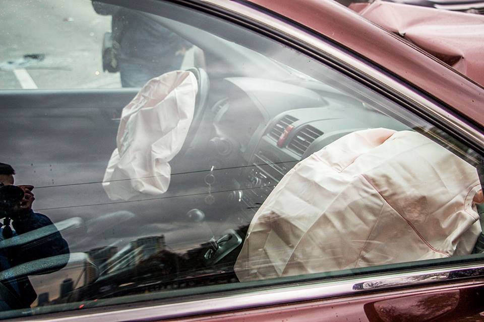 Двух детей - пассажиров коричневого Honda скорая увезла на рентген Двух детей - пассажиров коричневого Honda скорая увезла на рентген