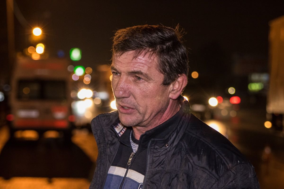 Водитель грузовика, в отличие от водителя, который сбил мотоциклиста, остался на месте аварии