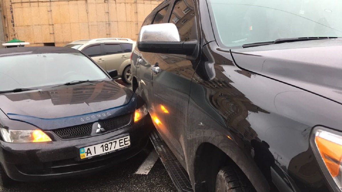 На Большой Васильковской столкнулись Toyota и Mitsubishi 