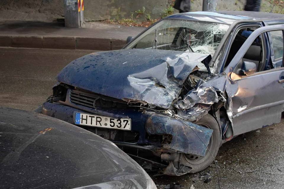 В результате аварии пострадал водитель Volkswagen