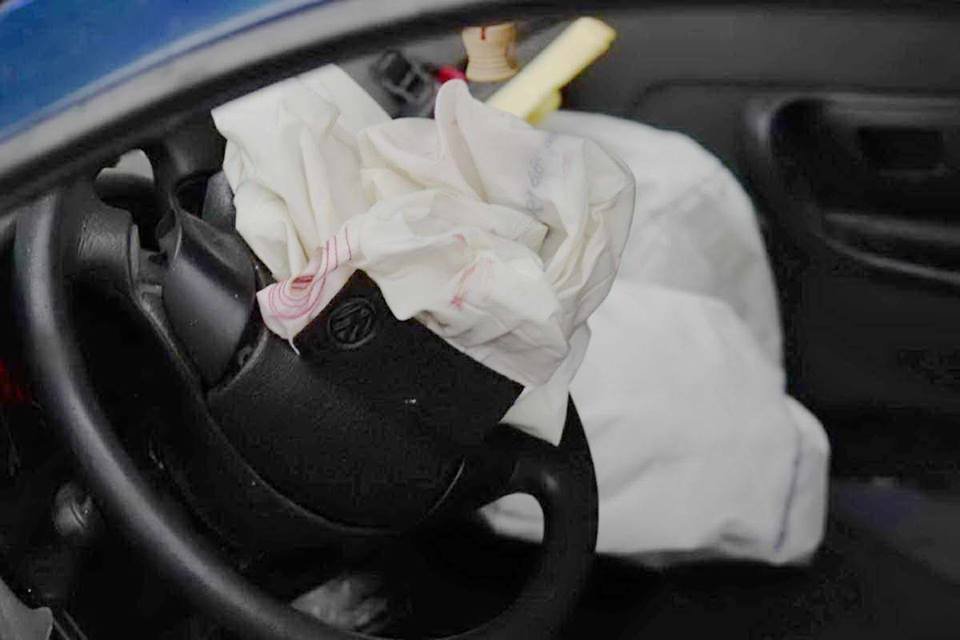 Его извлекли из машины сотрудники ГС ЧС