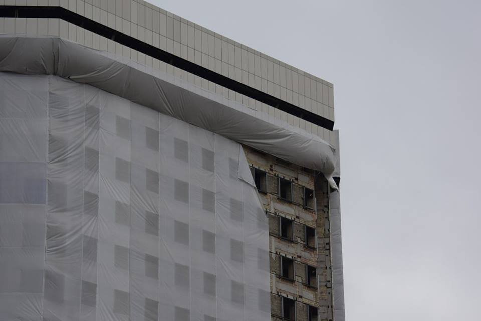 Полотно уже рвалось в мае