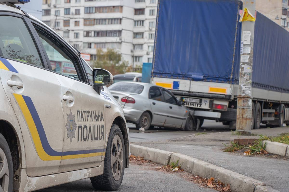 На месте аварии работали патрульные На месте аварии работали патрульные