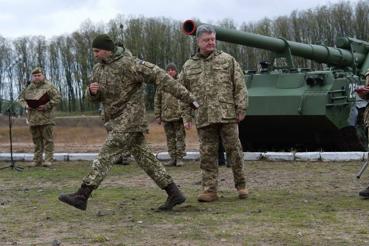 Порошенко объявил о модернизации украинской артиллерии