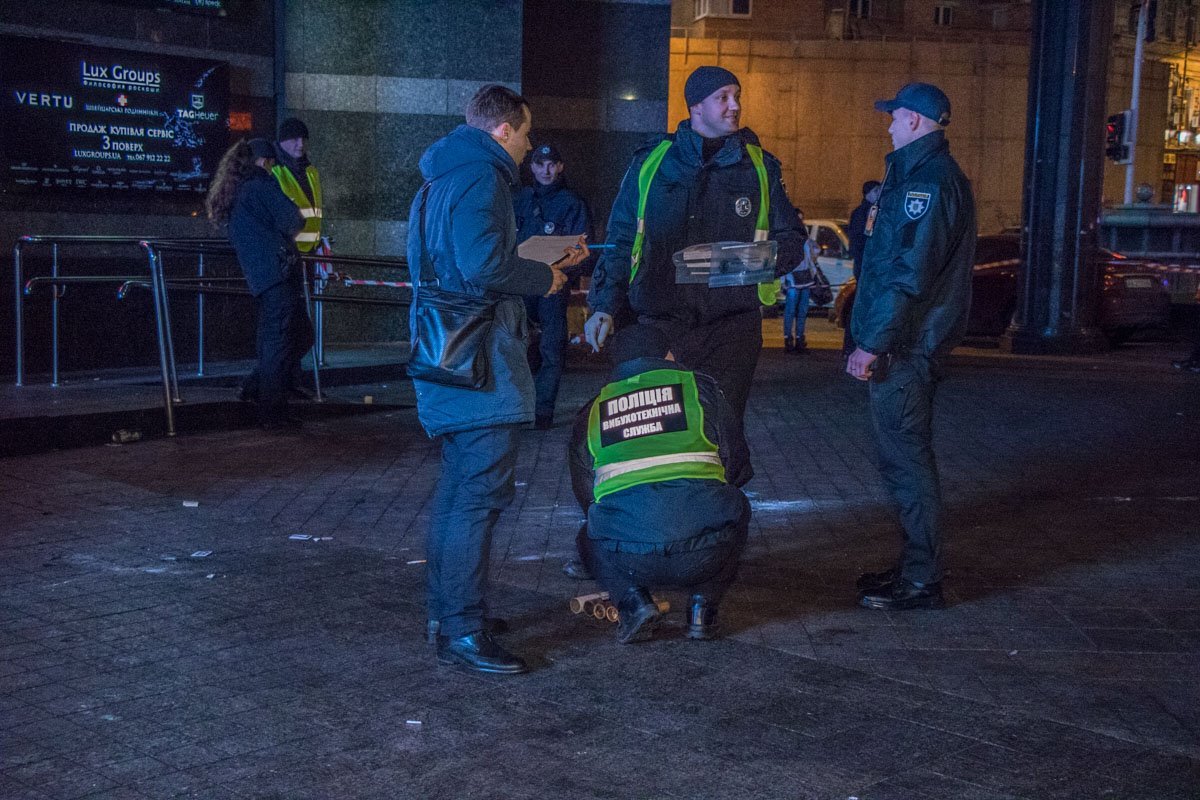 Правоохранители изучают территории на улики