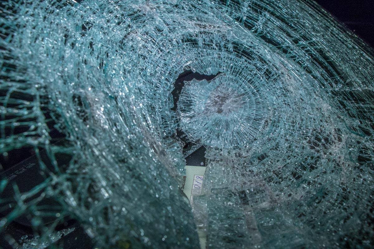 Лобовое стекло разбито Лобовое стекло разбито