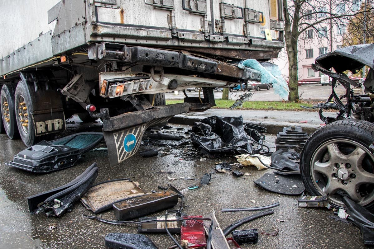 Водителя грузовика на момент аварии в машине не было