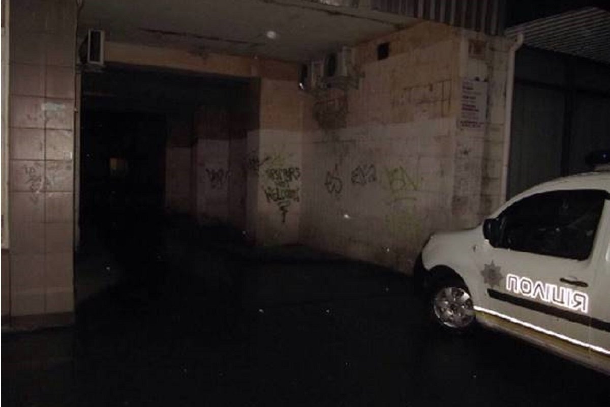 В Голосеевском районе на мужчину напали двое неизвестных, отобрав у него сумку с деньгами