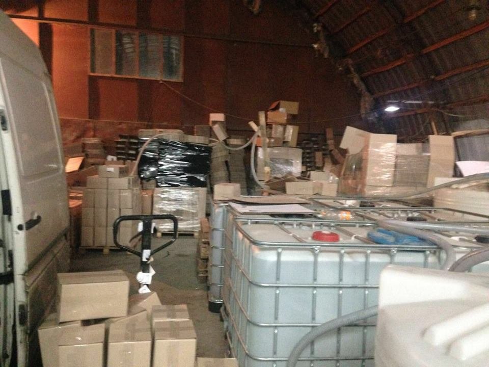 Контрафактный алкоголь обнаружили во время обыска Контрафактный алкоголь обнаружили во время обыска