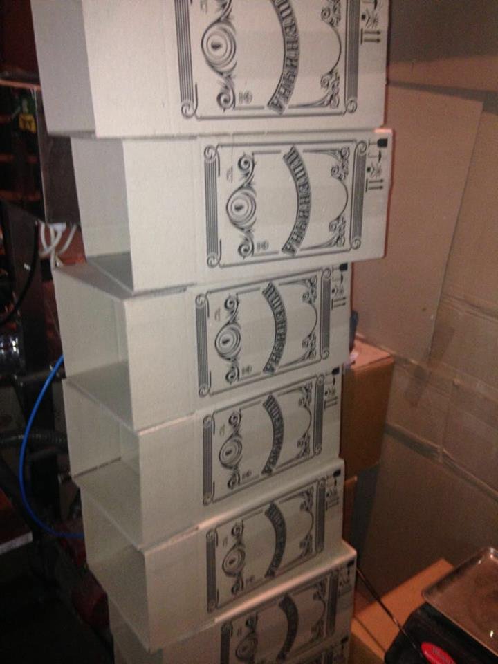 На складе также обнаружили тару для алкогольных напитков На складе также обнаружили тару для алкогольных напитков