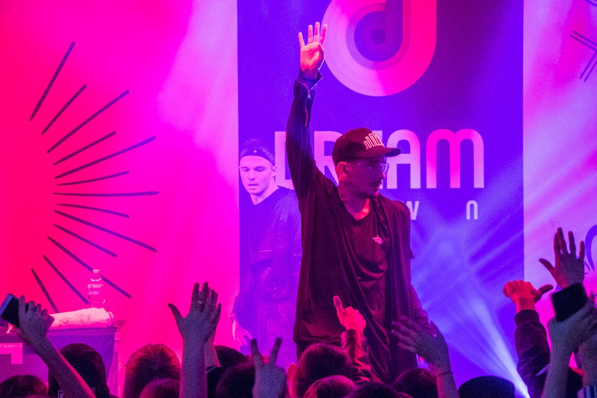 Публику зажигает Позитив