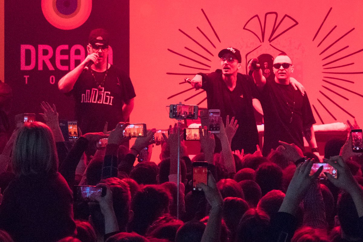 MOZGI заставляли поклонников петь вместе с ними