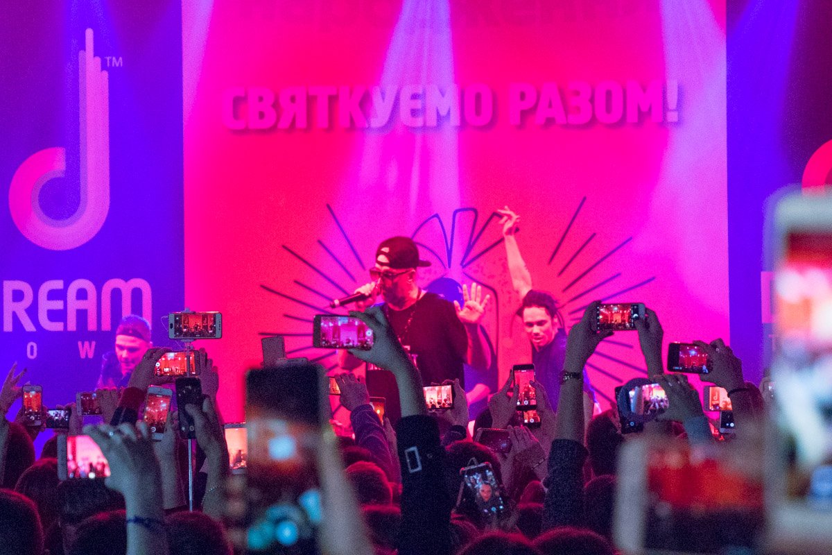 Многие зрители пытались унести MOZGI домой в своем телефоне