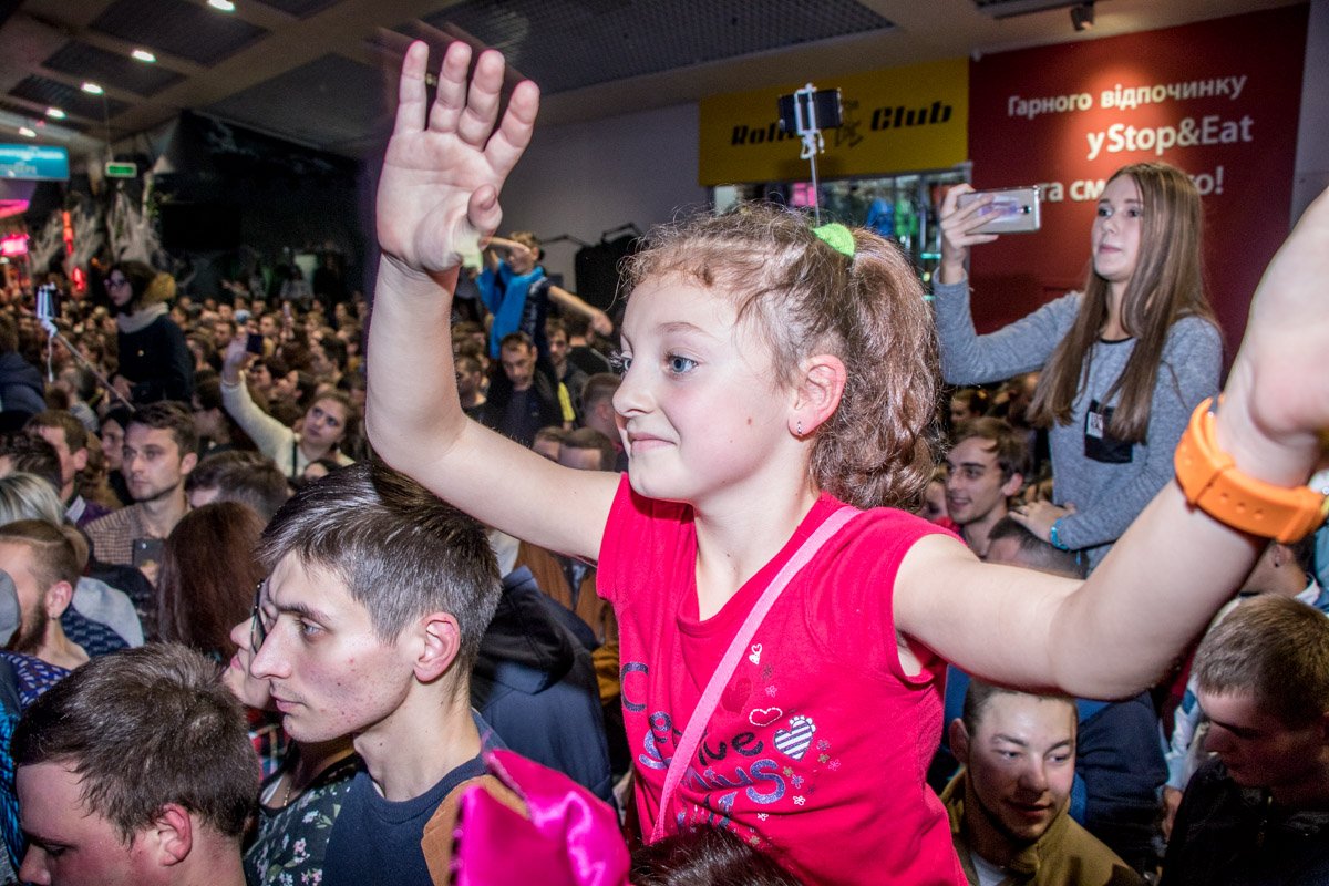 На месте устоять невозможно: танцуют от малого до великого 