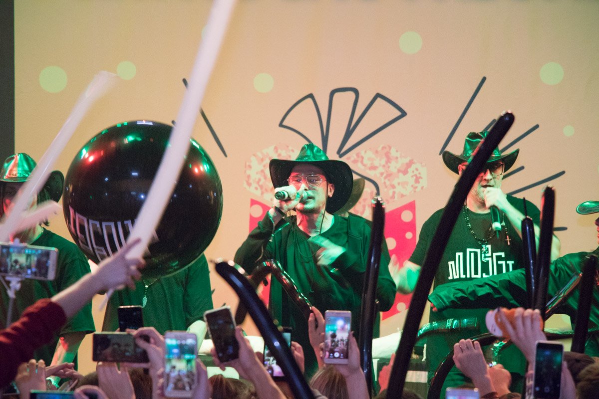 С "Братишкой, барменом" певцы превратились в ковбоев