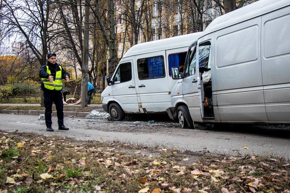 Микроавтобус Volkswagen врезался в маршрутку Mercedes