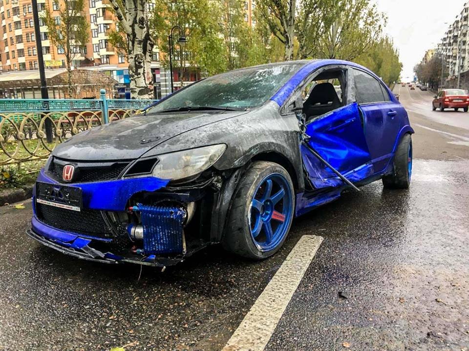 Автомобиль раскрутило через три полосы движения