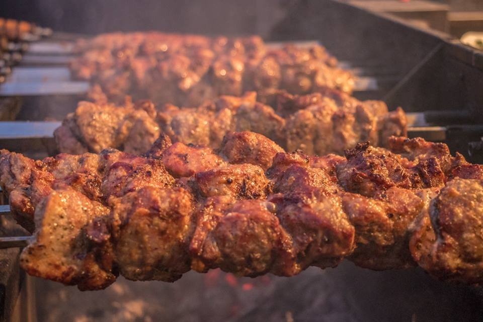 Шашлычок на костре Шашлычок на костре