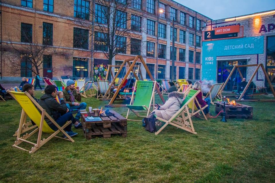 Впервые, организаторы устроили барбекю с кострами Впервые, организаторы устроили барбекю с кострами