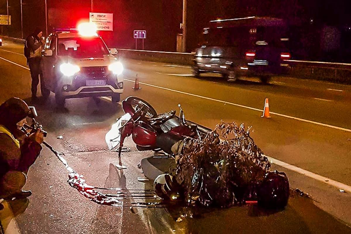 При въезде в село Новые Петровцы мотоциклист на полном ходу врезался в грузовое авто При въезде в село Новые Петровцы мотоциклист на полном ходу врезался в грузовое авто