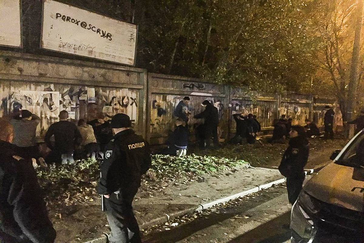 Полицейские задержали около 30 хулиганов 
