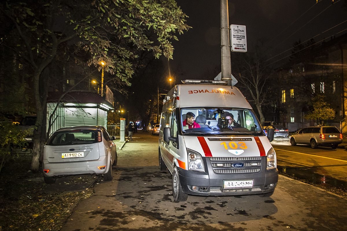 Пострадала женщина, ее с многочисленными ожогами забрала "скорая" Пострадала женщина, ее с многочисленными ожогами забрала "скорая"