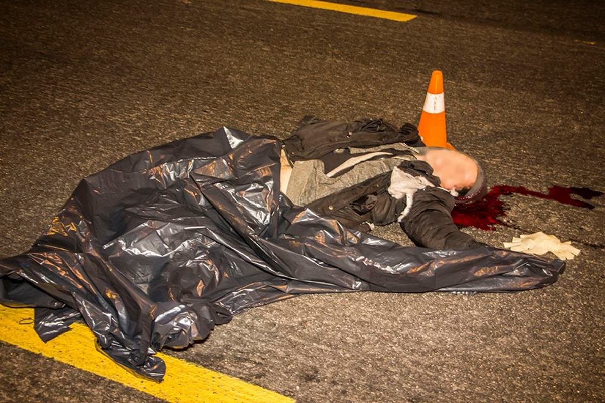 При себе у погибшего не было документов. Его личность устанавливается При себе у погибшего не было документов. Его личность устанавливается