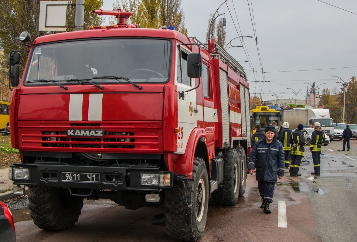 На месте работали спасатели