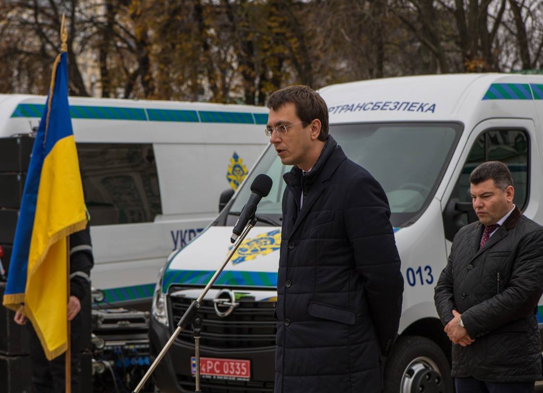 Министр инфраструктуры Владимир Омелян пообещал, что до конца года докупят еще 52 таких комплекса Министр инфраструктуры Владимир Омелян пообещал, что до конца года докупят еще 52 таких комплекса