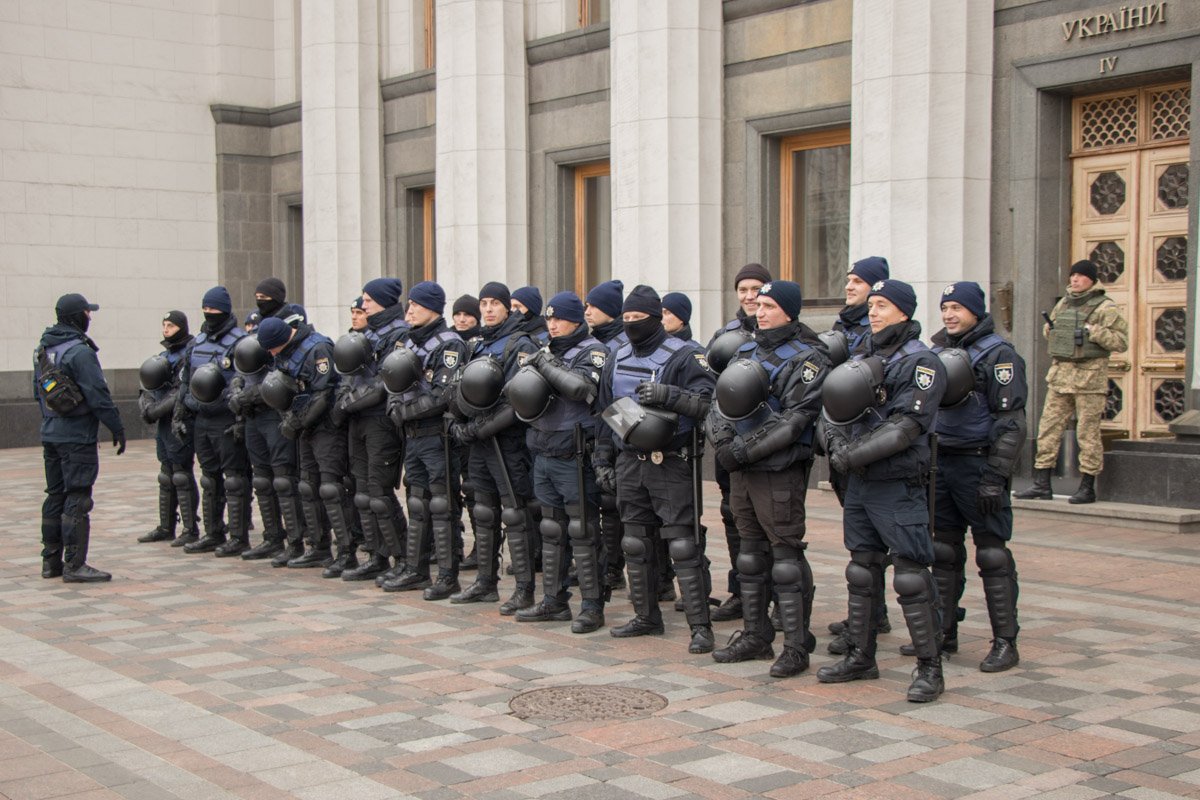 Порядок охраняли силовики