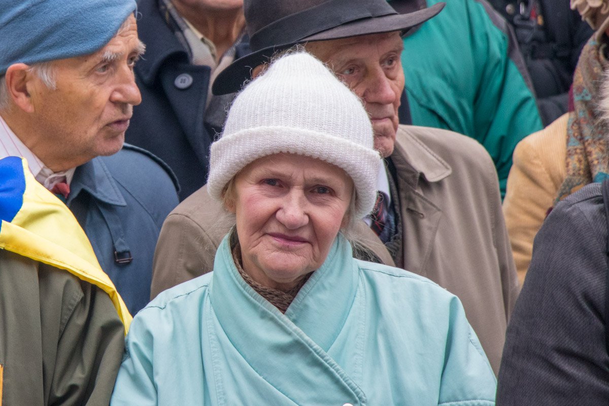 Большая часть митингующих - люди пожилого возраста