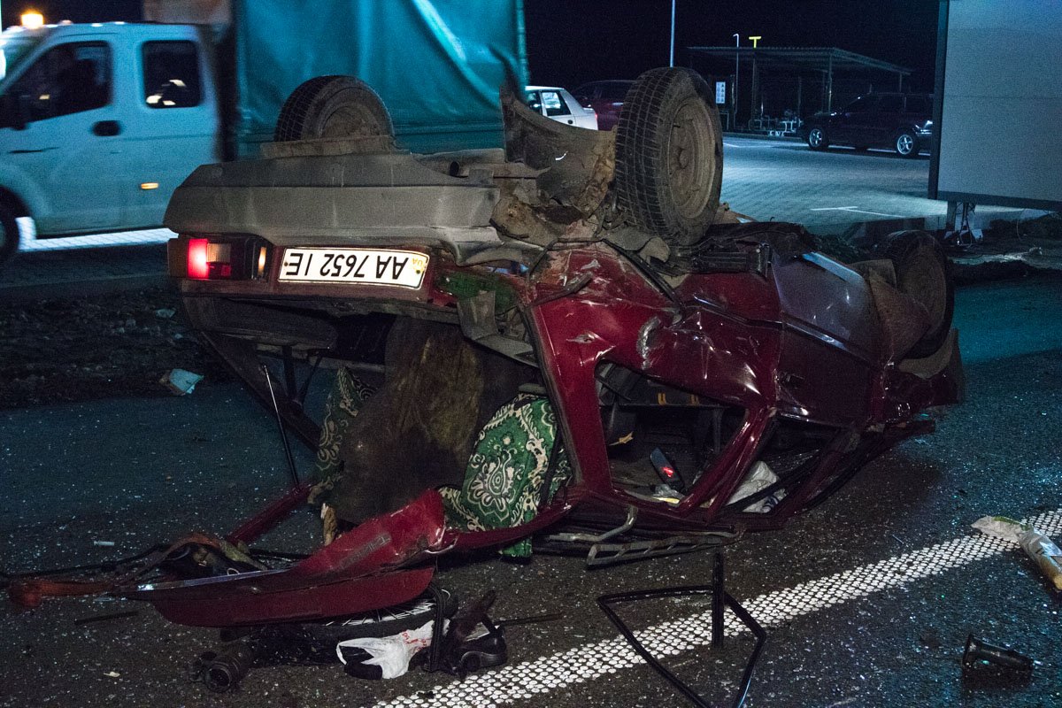 Пострадавшего водителя "Таврии" забрала скорая.