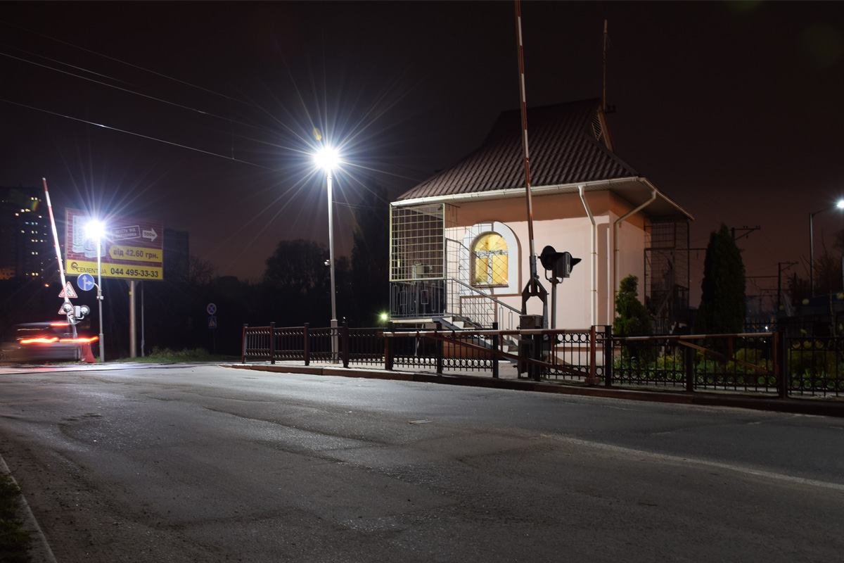 На этом железнодорожном переезде на проспекте Науки произошло ДТП На этом железнодорожном переезде на проспекте Науки произошло ДТП