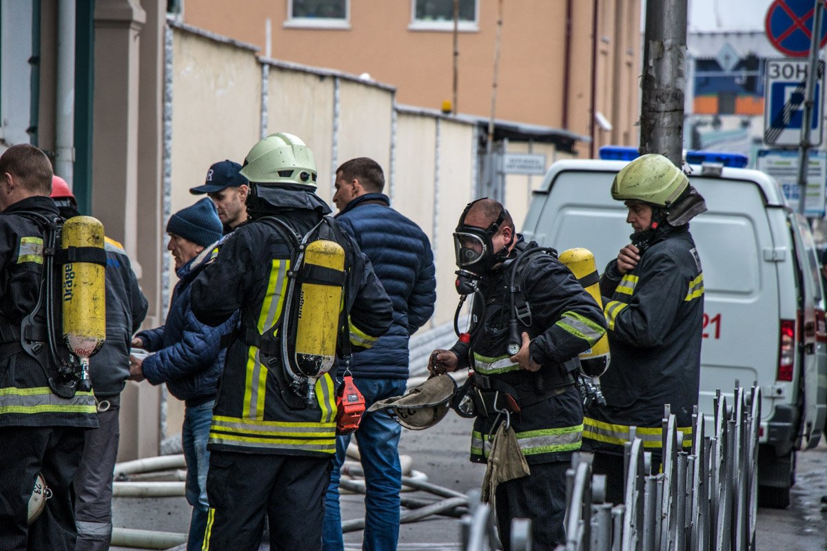 В ГСЧС сообщение о пожаре поступило в 9:56