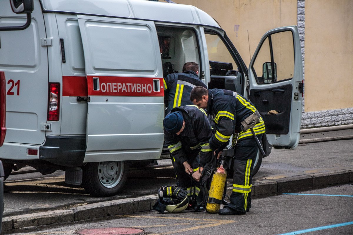 На место происшествия сразу выехали спасатели