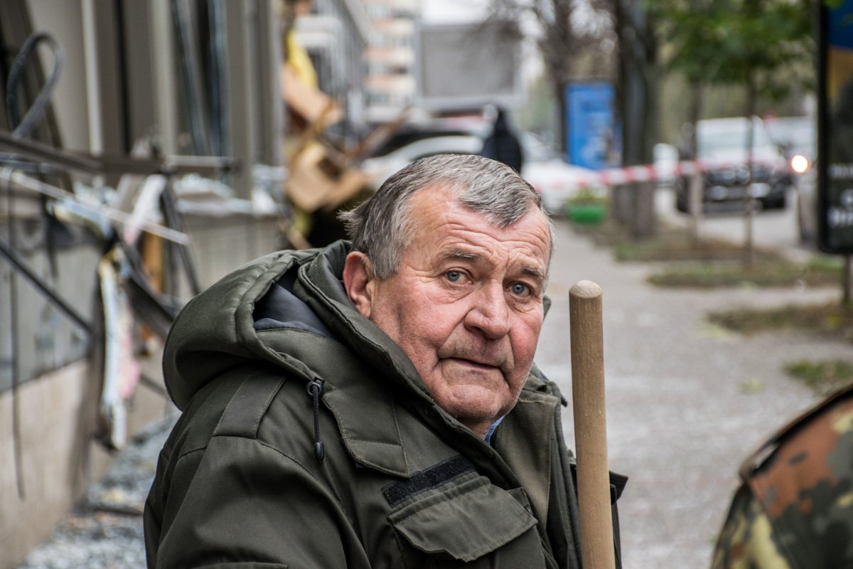 Охранник говорит, что давно поступали угрозы разгромить заведение Охранник говорит, что давно поступали угрозы разгромить заведение