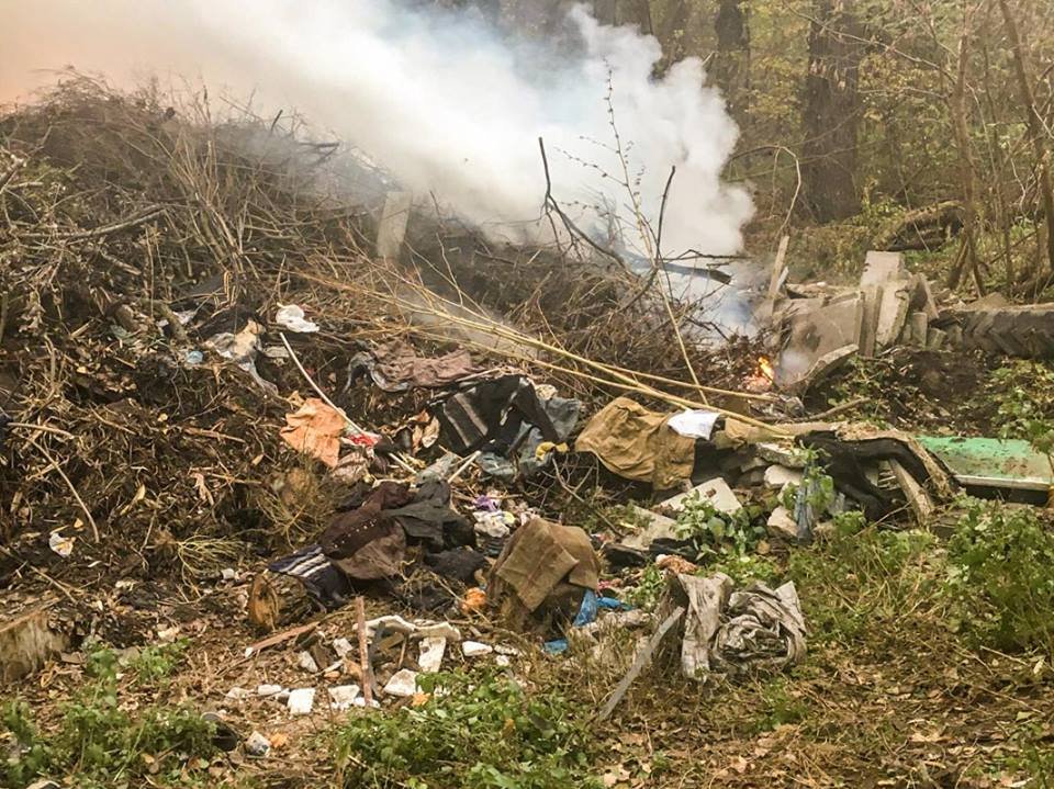 Когда тушили пожар, нашли кучу вещей бомжей