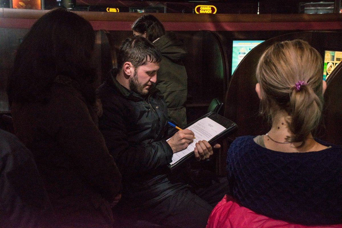 В процессе общения со следствием девушка сообщила, что найденный вещества вовсе не наркотики, а терапия для лечения ВИЧ В процессе общения со следствием девушка сообщила, что найденный вещества вовсе не наркотики, а терапия для лечения ВИЧ