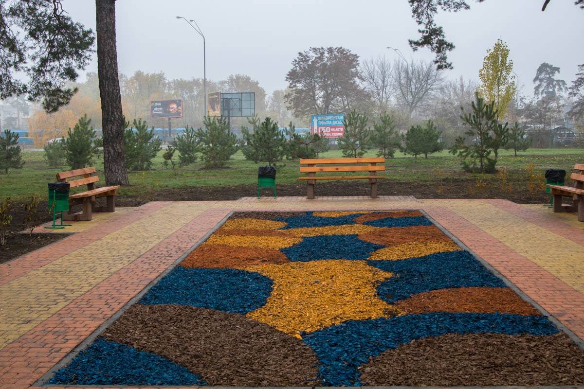 Вместо клумбы тут необычная "мозаика" Вместо клумбы тут необычная "мозаика"