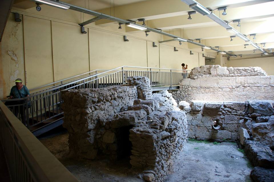 Автор проекта хочет сохранить уникальное открытие ученых, продолжить раскопки и создать подземный музей на Почтовой площади (фото: НашКиев.UA) Автор проекта хочет сохранить уникальное открытие ученых, продолжить раскопки и создать подземный музей на Почтовой площади (фото: НашКиев.UA)