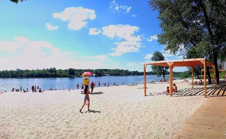 В данную зону отдыха на протяжении длительного времени не завозился песок, что привело к ухудшению состояния поверхности почвы В данную зону отдыха на протяжении длительного времени не завозился песок, что привело к ухудшению состояния поверхности почвы