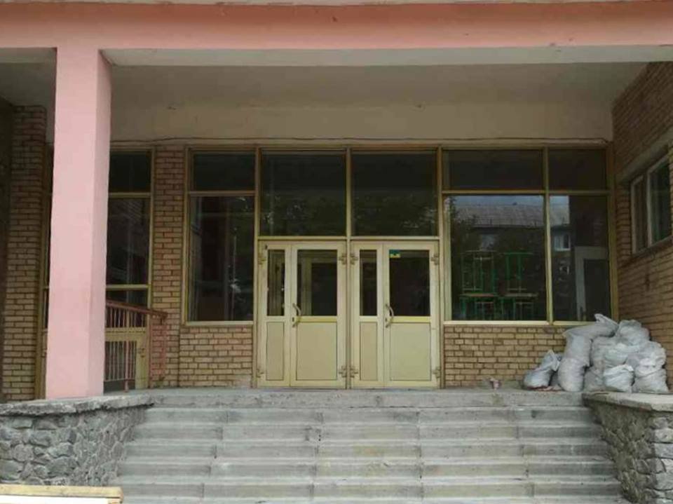 После ремонта крыльца гимназии детям с ограниченными возможностями будет легче попадать в здание После ремонта крыльца гимназии детям с ограниченными возможностями будет легче попадать в здание